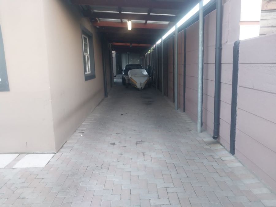 4 Bedroom Property for Sale in Ravensmead Western Cape